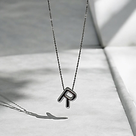 Gümüş Renk R Harfli Çelik Balon Kolye