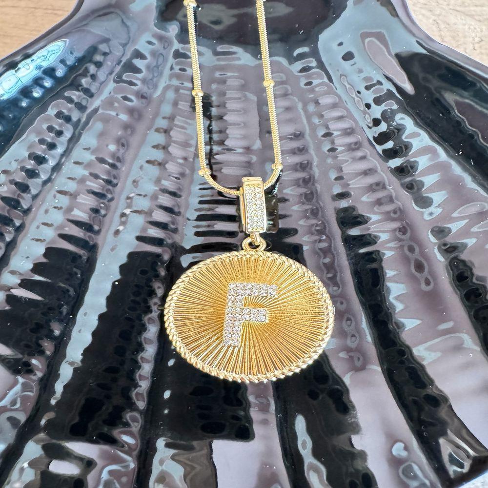 Çelik Taşlı F Harfli Kolye