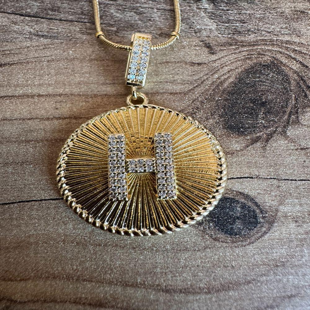 Çelik Taşlı H Harfli Kolye