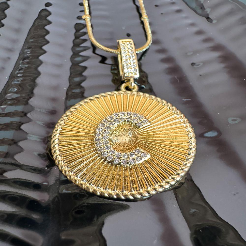 Çelik Taşlı C Harfli Kolye