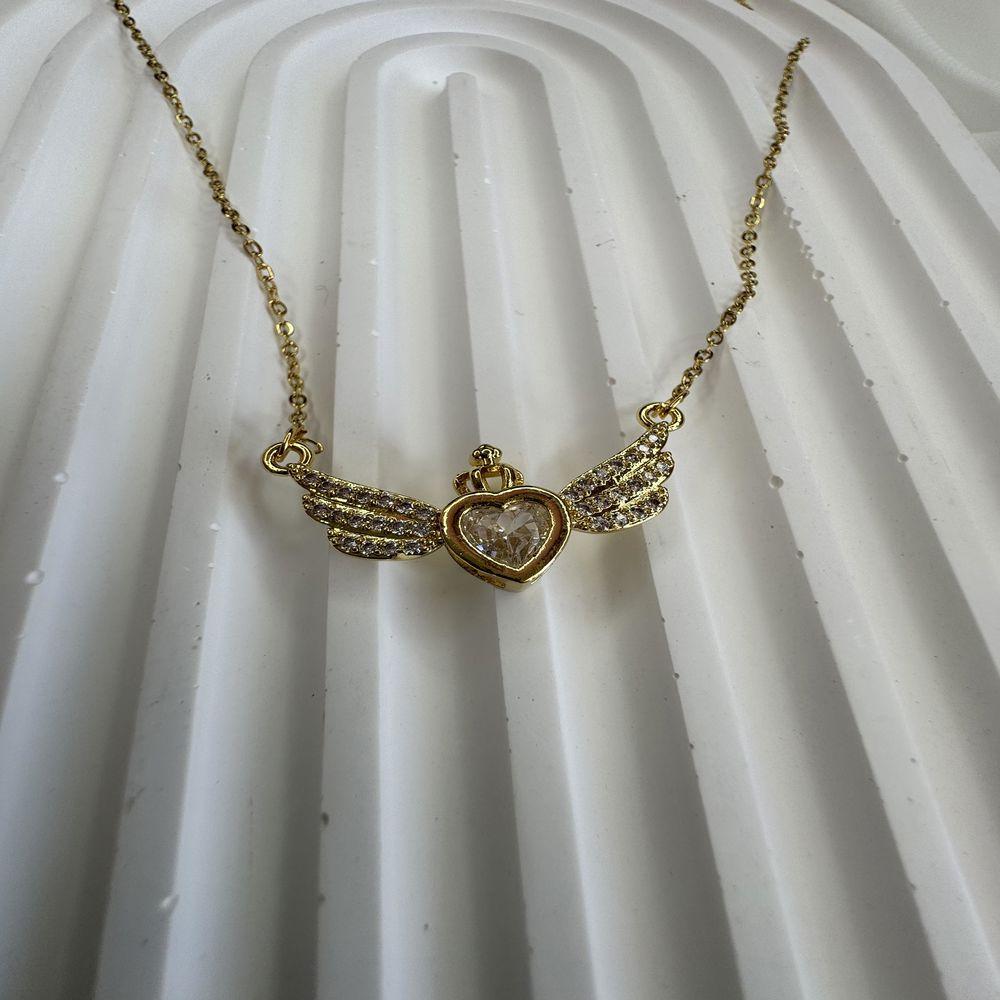 Zirkon Taşlı Kanat Kalpli Çelik Kolye