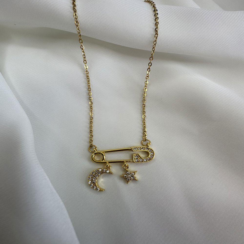 Ay Yıldızlı Çengel İğne Figürlü Çelik Kolye