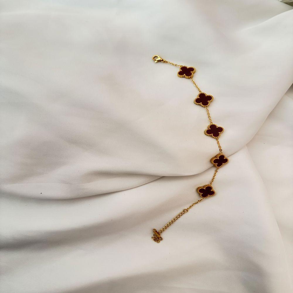 Gold Bordo Taşlı Van Cleef Bileklik