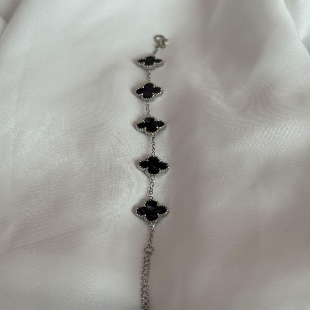 Gümüş Siyah Taşlı Van Cleef Bileklik